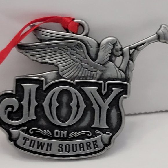 Silver Dollar City Joy On Town Square Made in USA Christmas Pewter Ornament 2019 - Picture 5 of 8